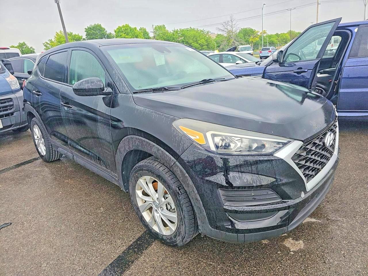 Salvage Hyundai TUCSON Image