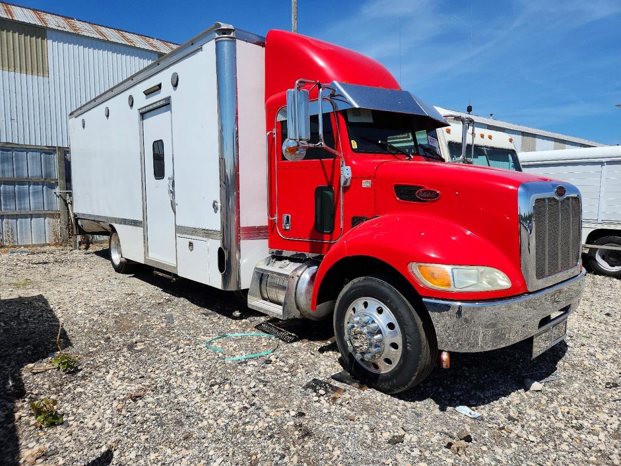 Salvage Peterbilt 337 Image