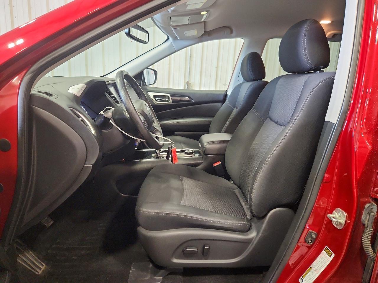 Nissan Pathfinder Sv