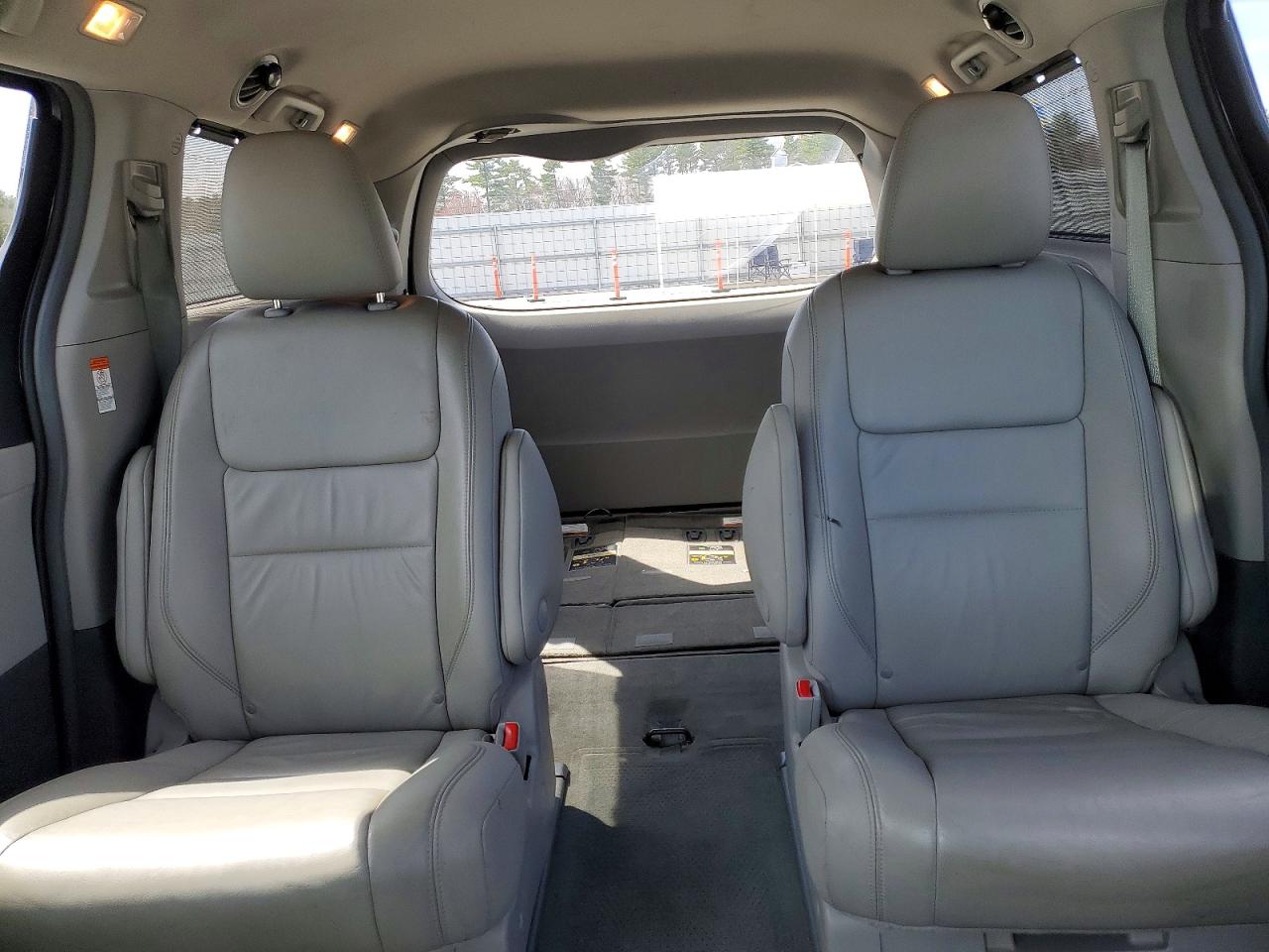 Toyota Sienna Xle Premium 7-passenger