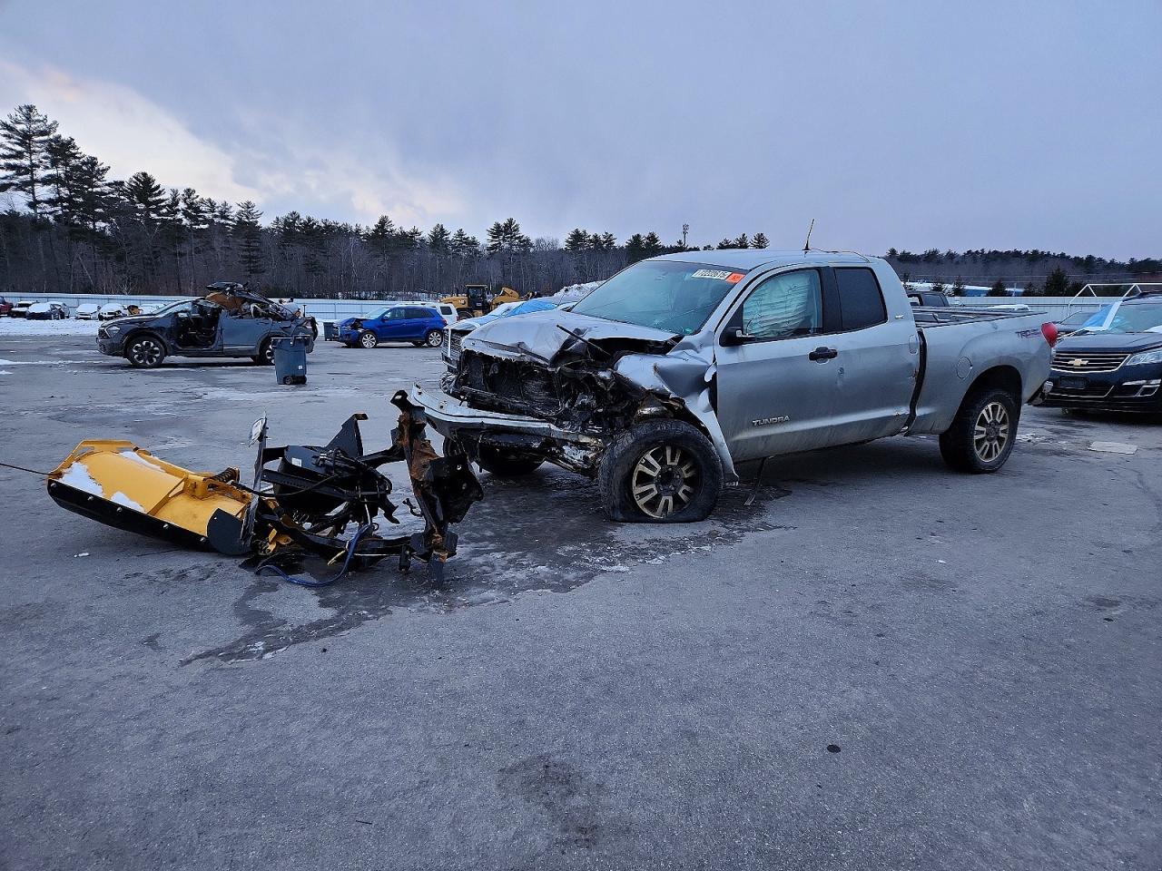Salvage Toyota Tundra Image