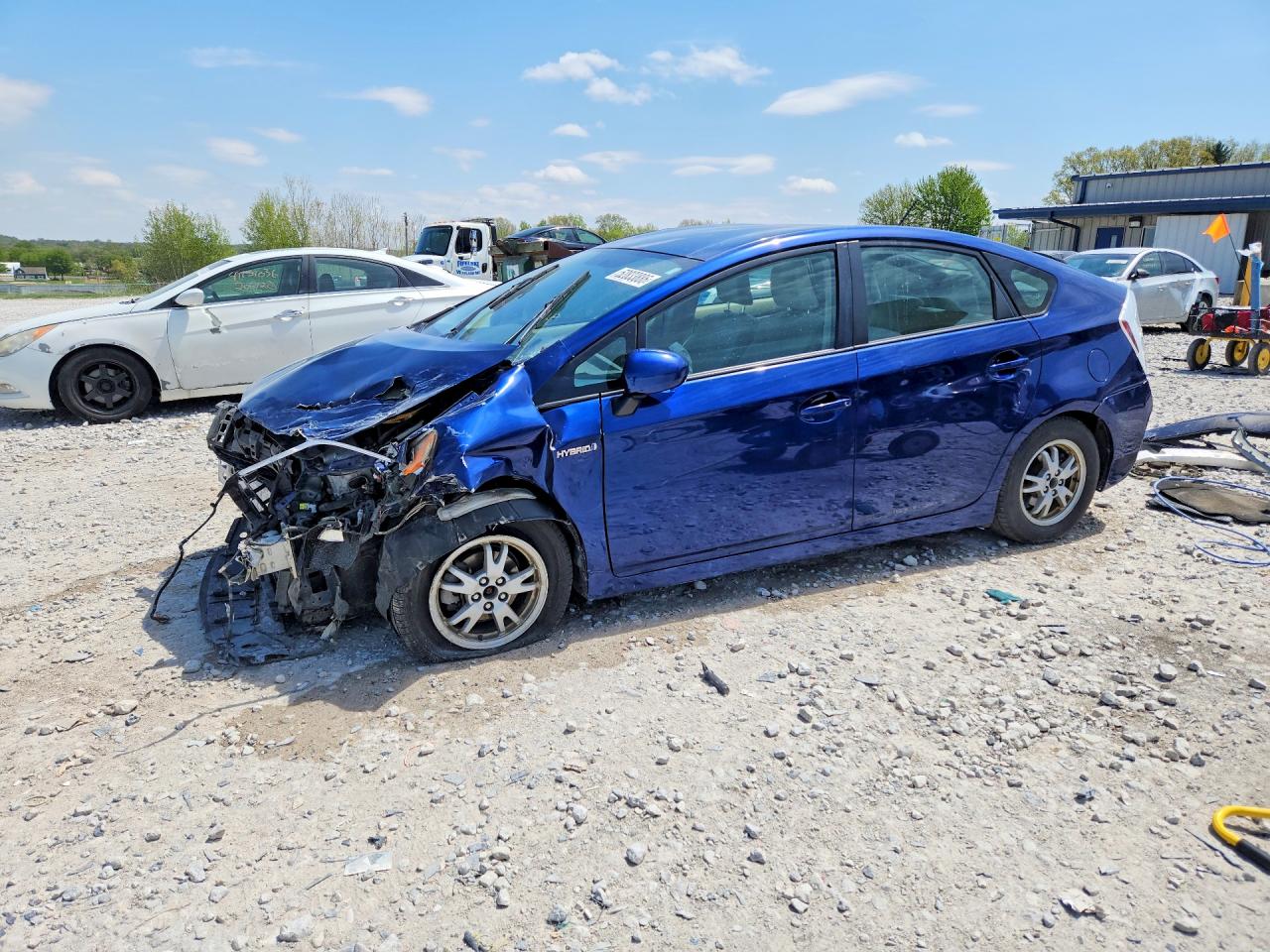 Salvage Toyota Prius Image
