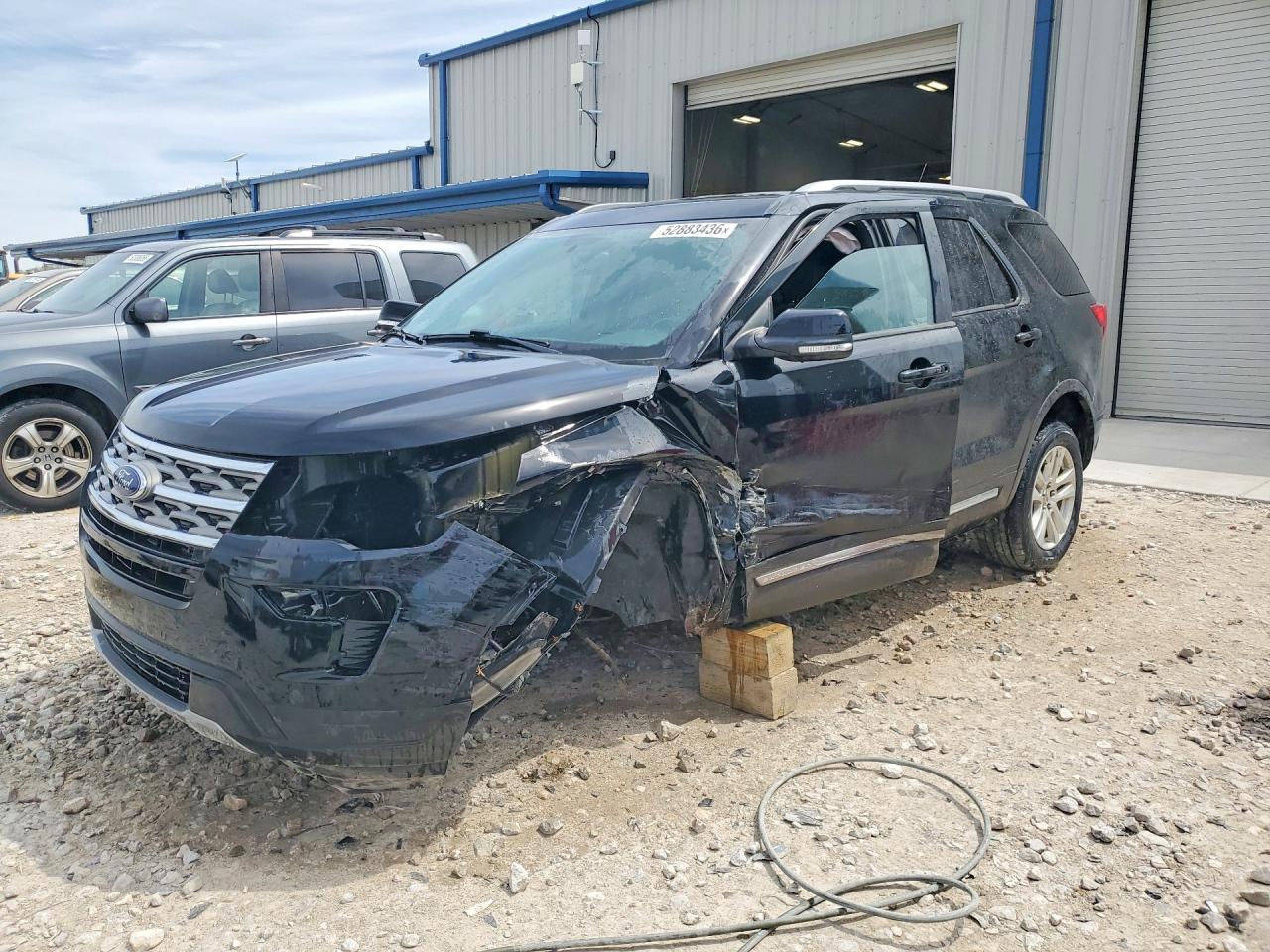 Salvage Ford Explorer Image