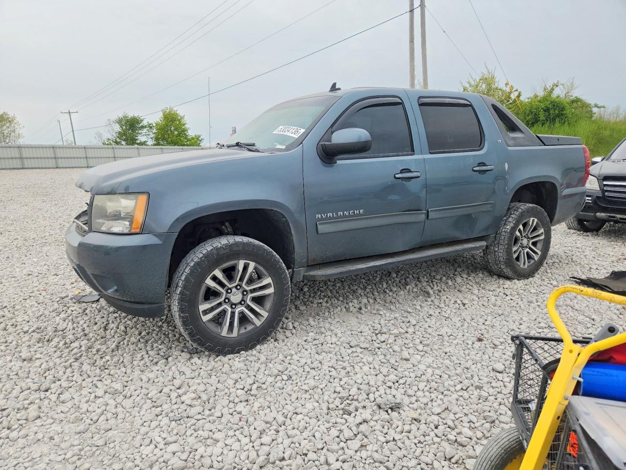 Salvage Chevrolet Avalanche Image