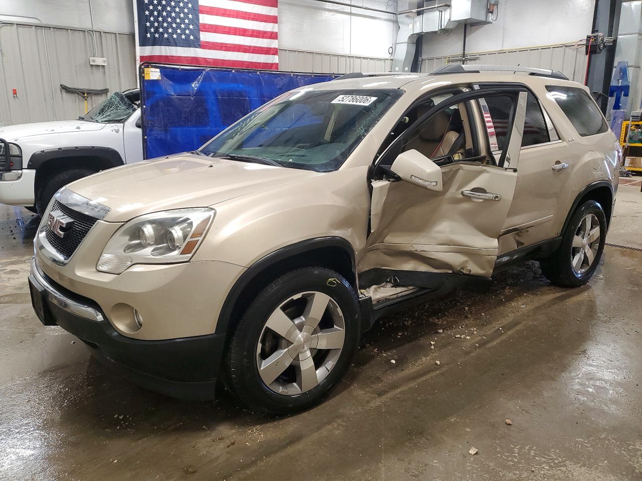 Salvage GMC Acadia Image