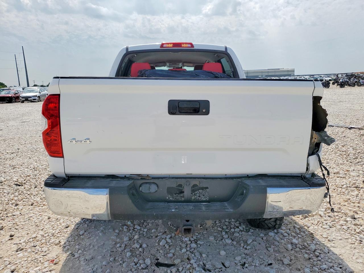Toyota Tundra Crewmax Sr5