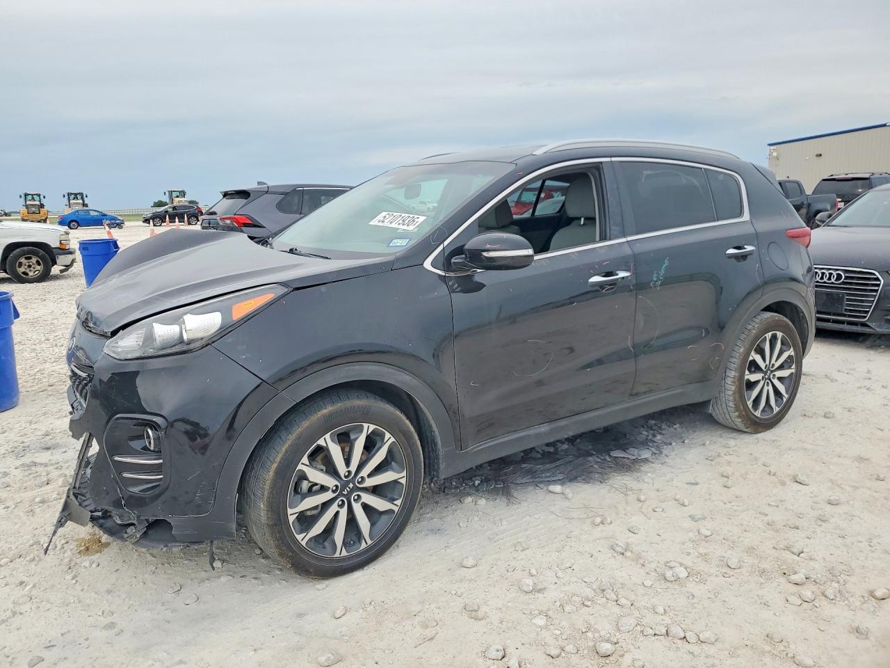 Salvage Kia Sportage Image