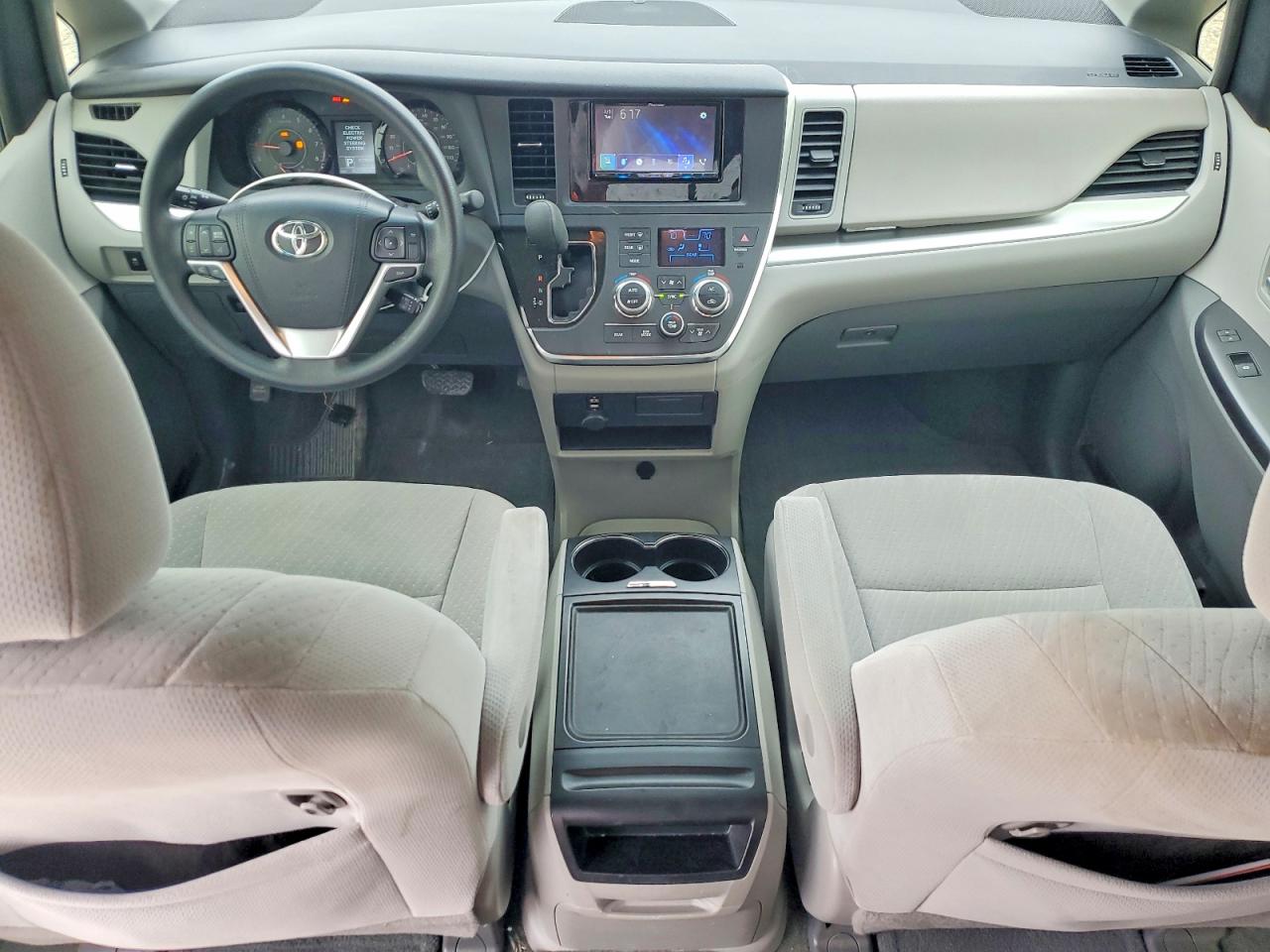 Toyota Sienna Le