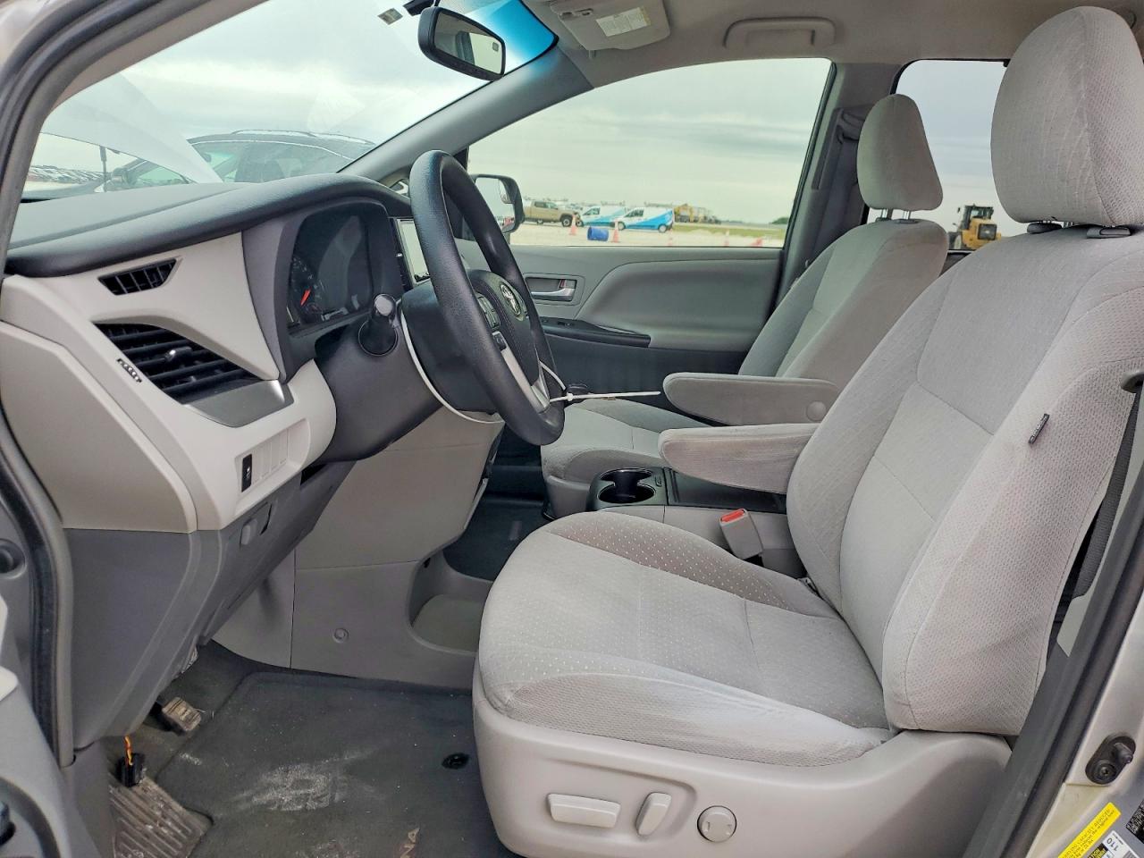 Toyota Sienna Le