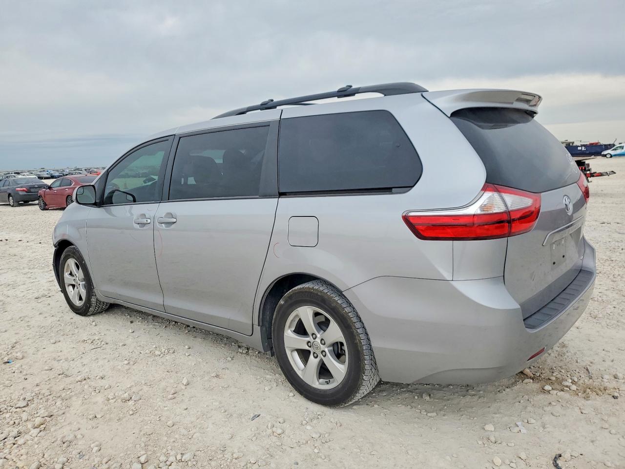 Toyota Sienna Le