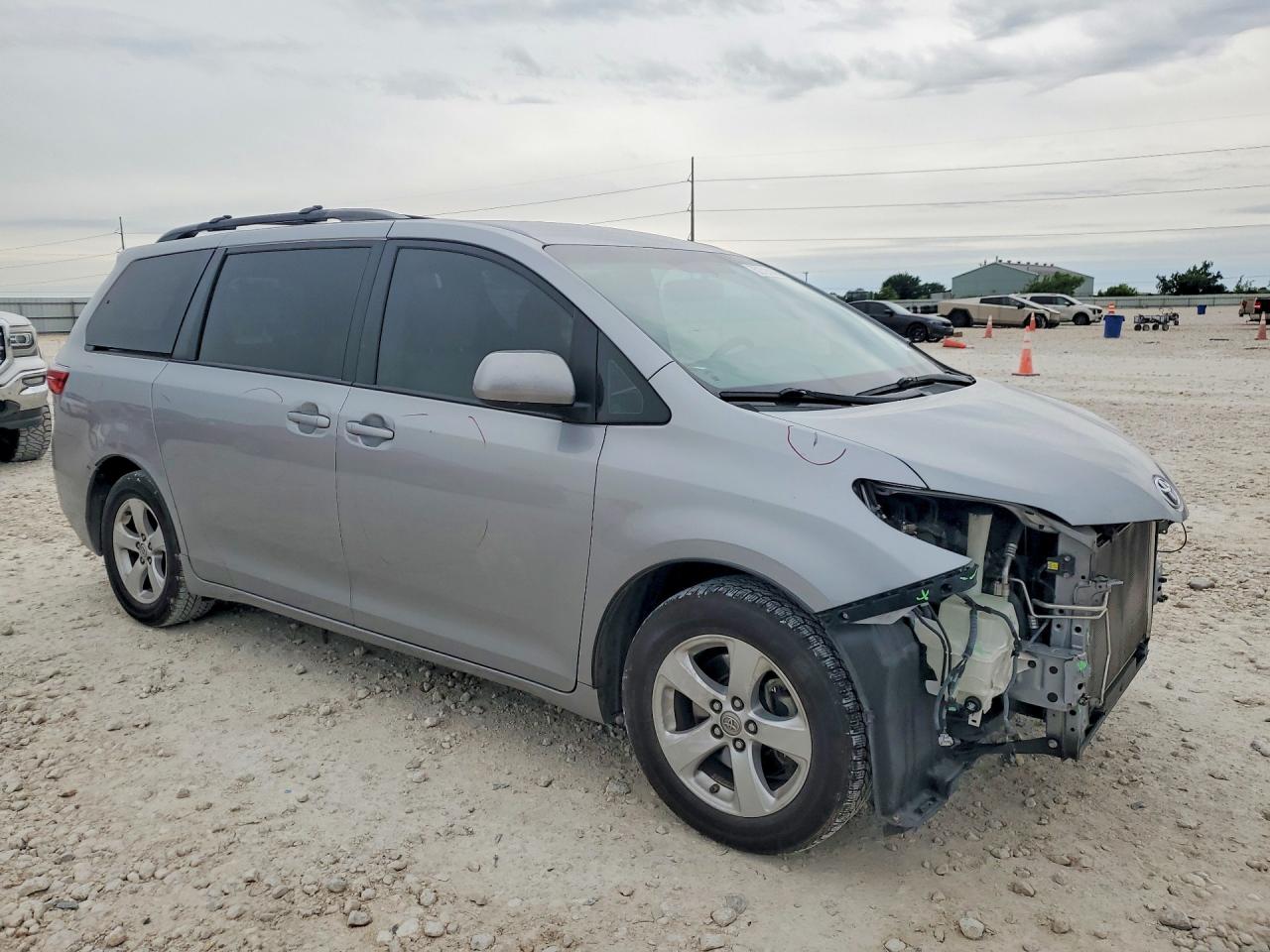 Toyota Sienna Le