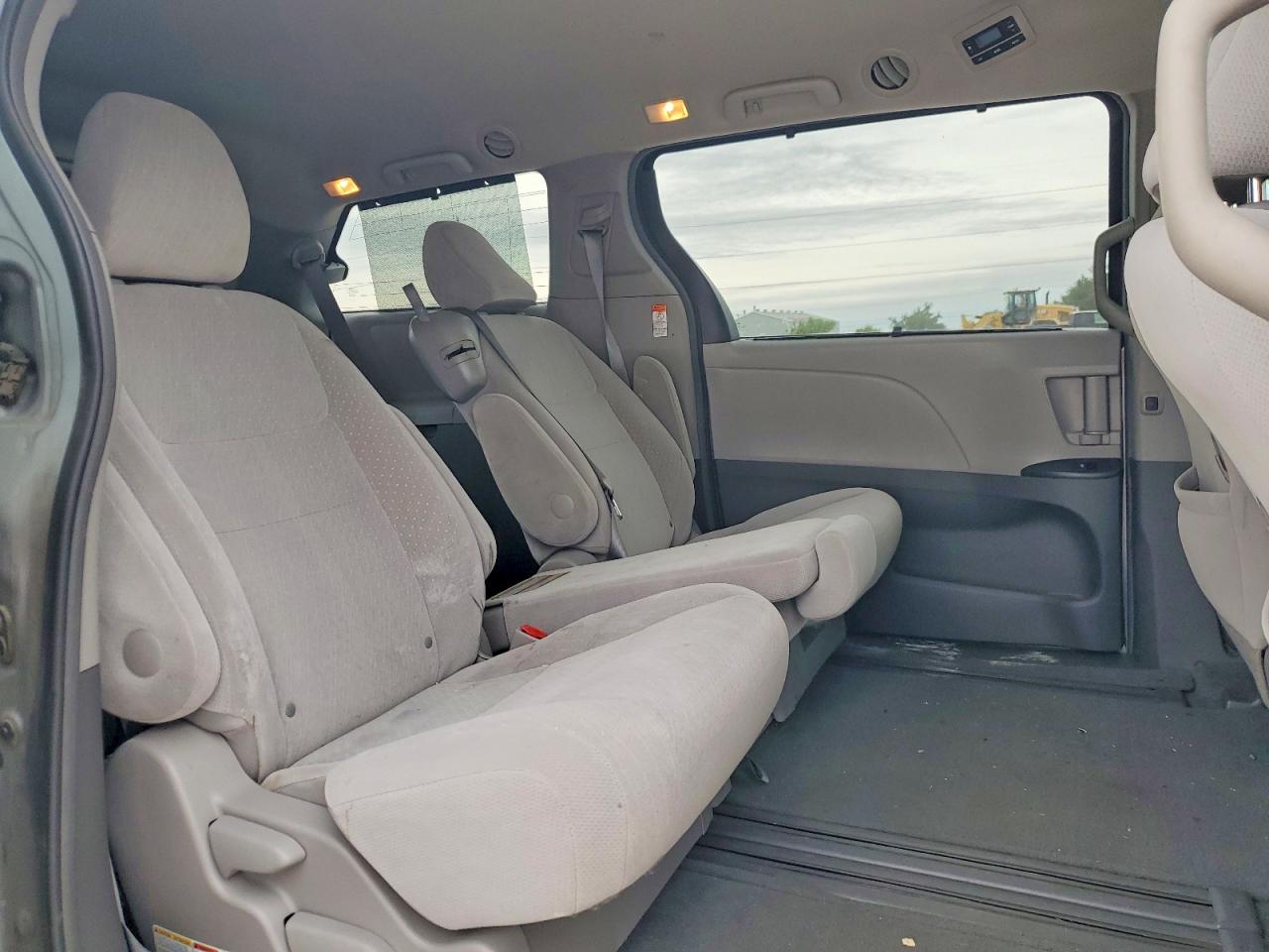 Toyota Sienna Le
