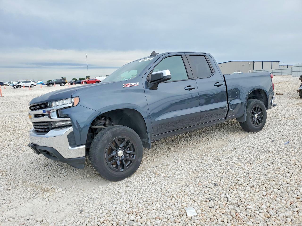 Salvage Chevrolet Silverado Image