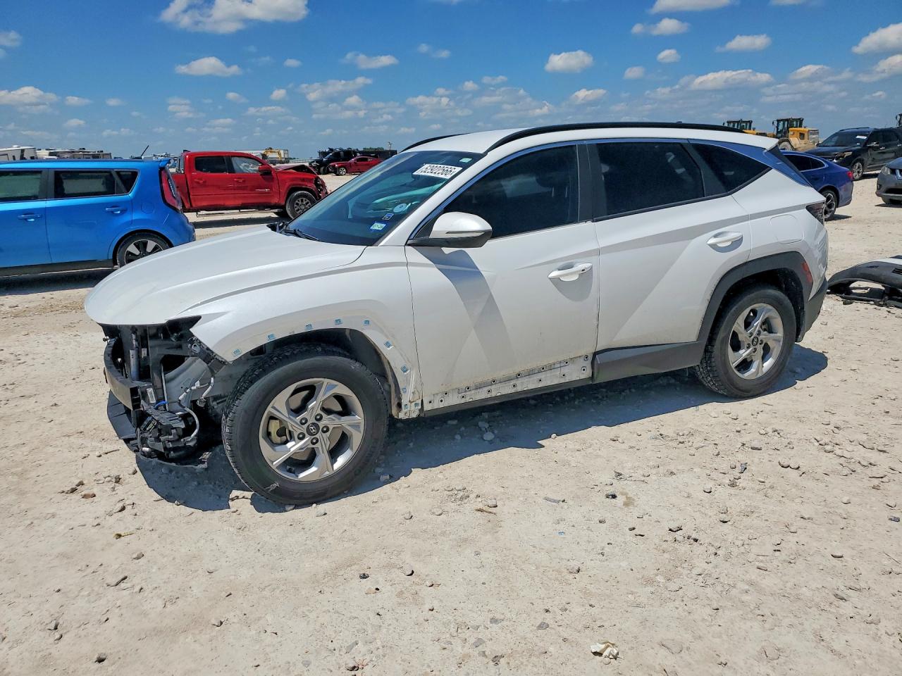 Salvage Hyundai TUCSON Image