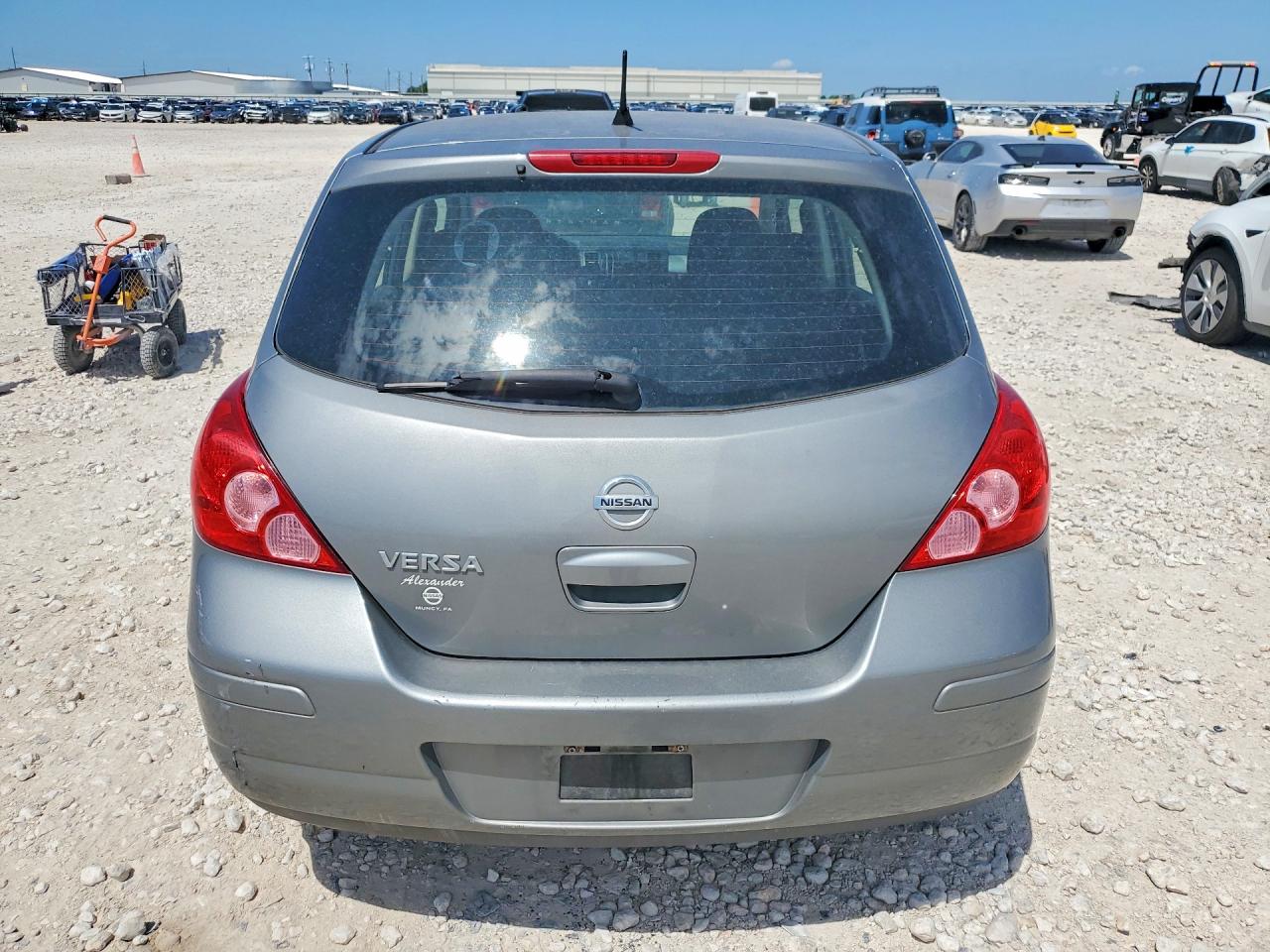 Nissan Versa 1.8 S