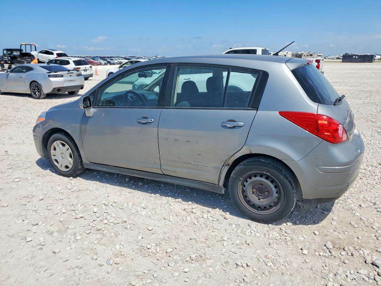Nissan Versa 1.8 S