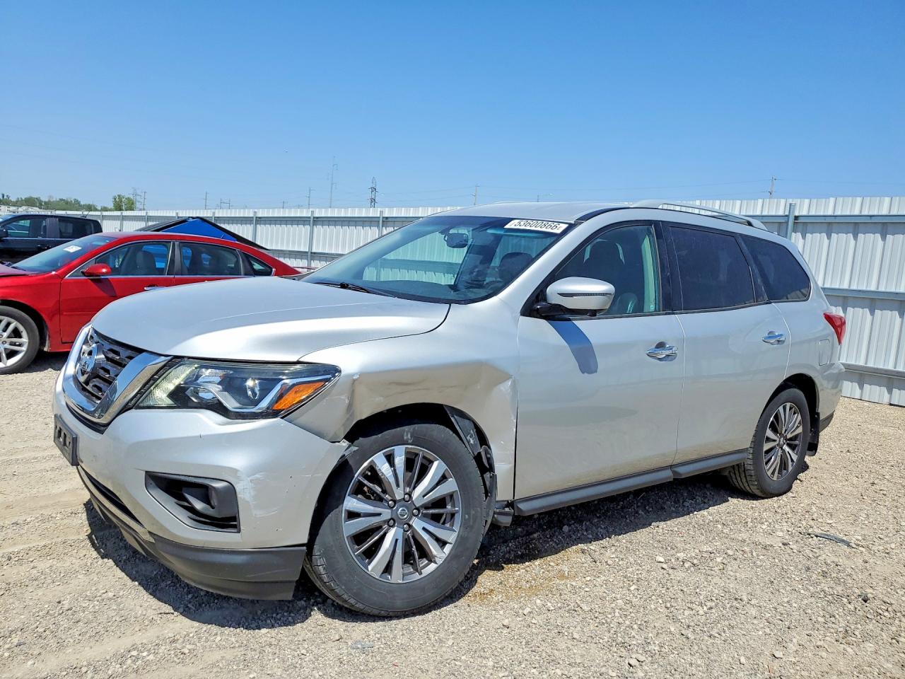 Salvage Nissan Pathfinder Image