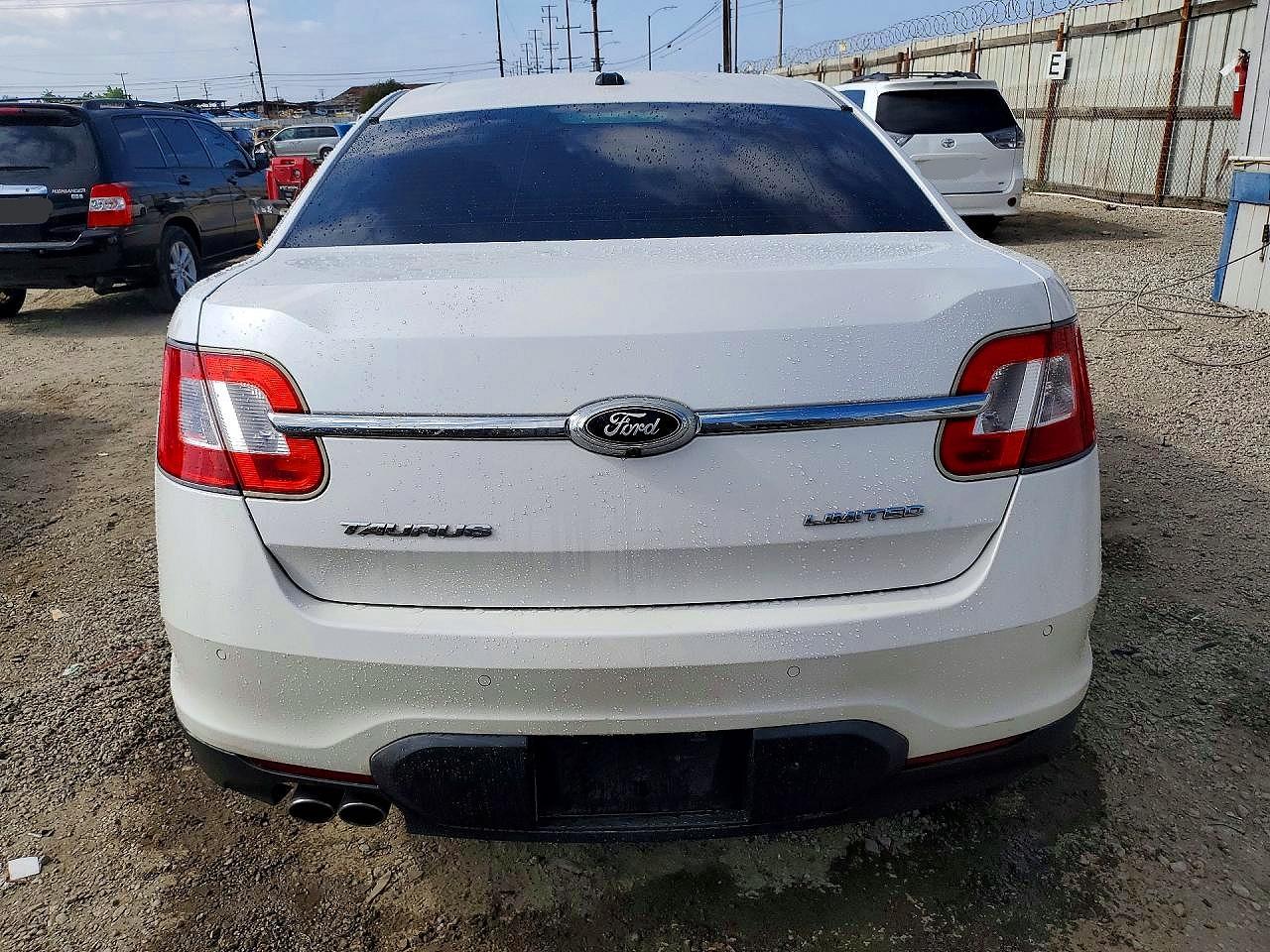 Ford Taurus Limited