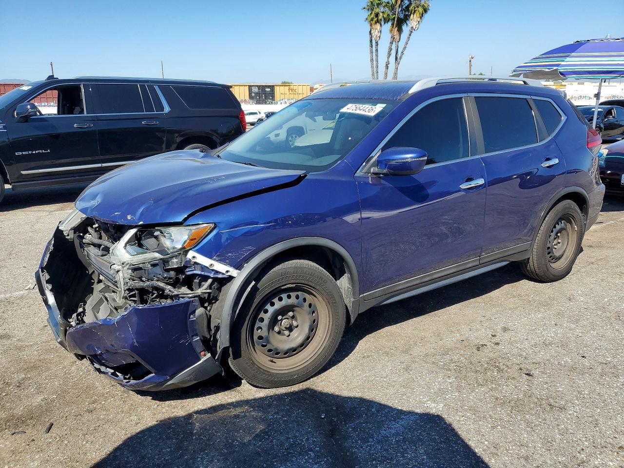 Salvage Nissan Rogue Image