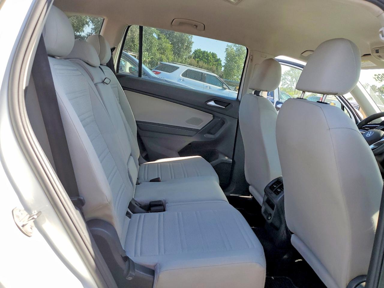 Volkswagen Tiguan S