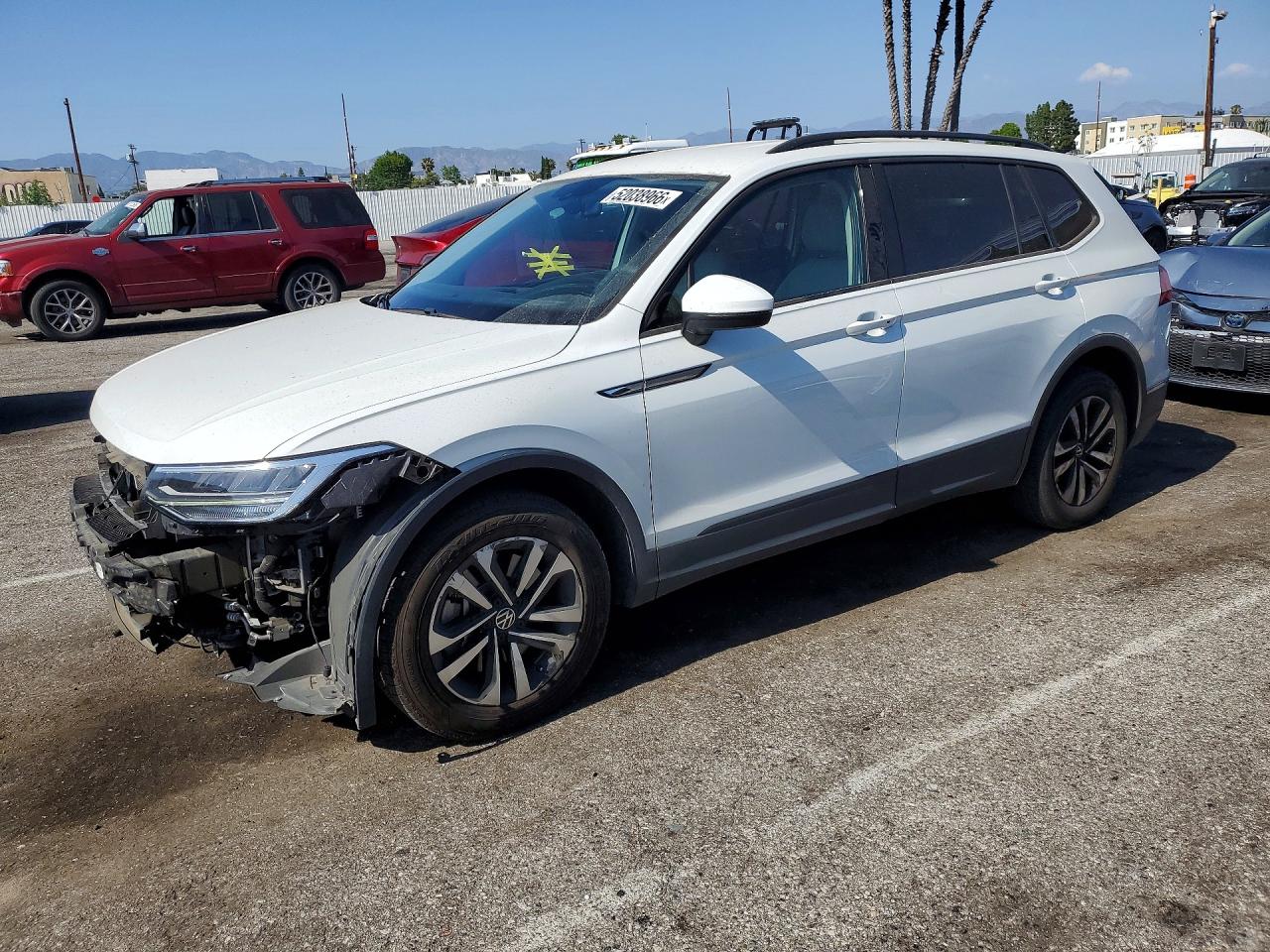 Salvage Volkswagen Tiguan Image