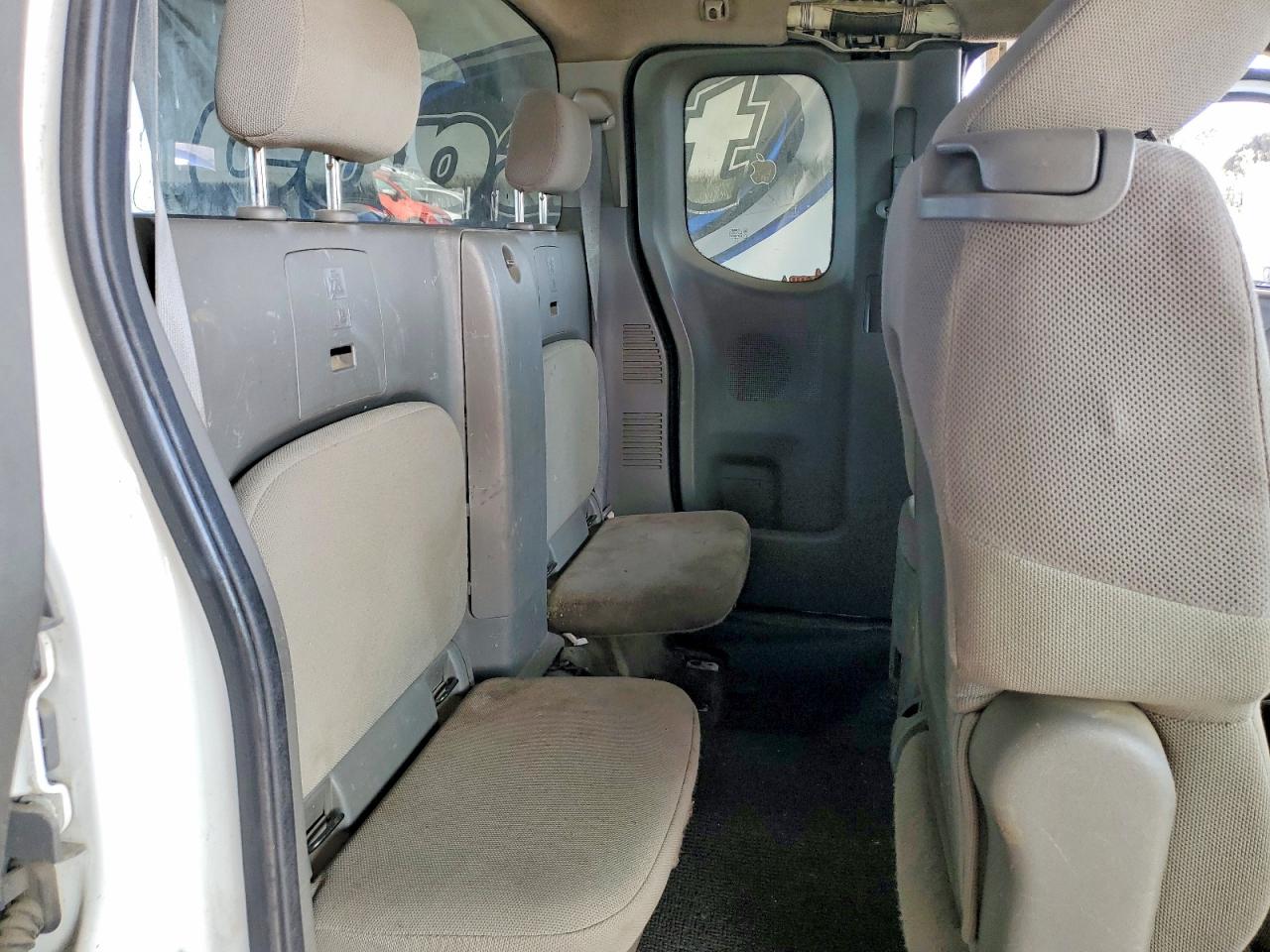 Nissan Frontier S