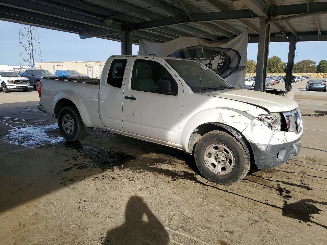 Nissan Frontier S