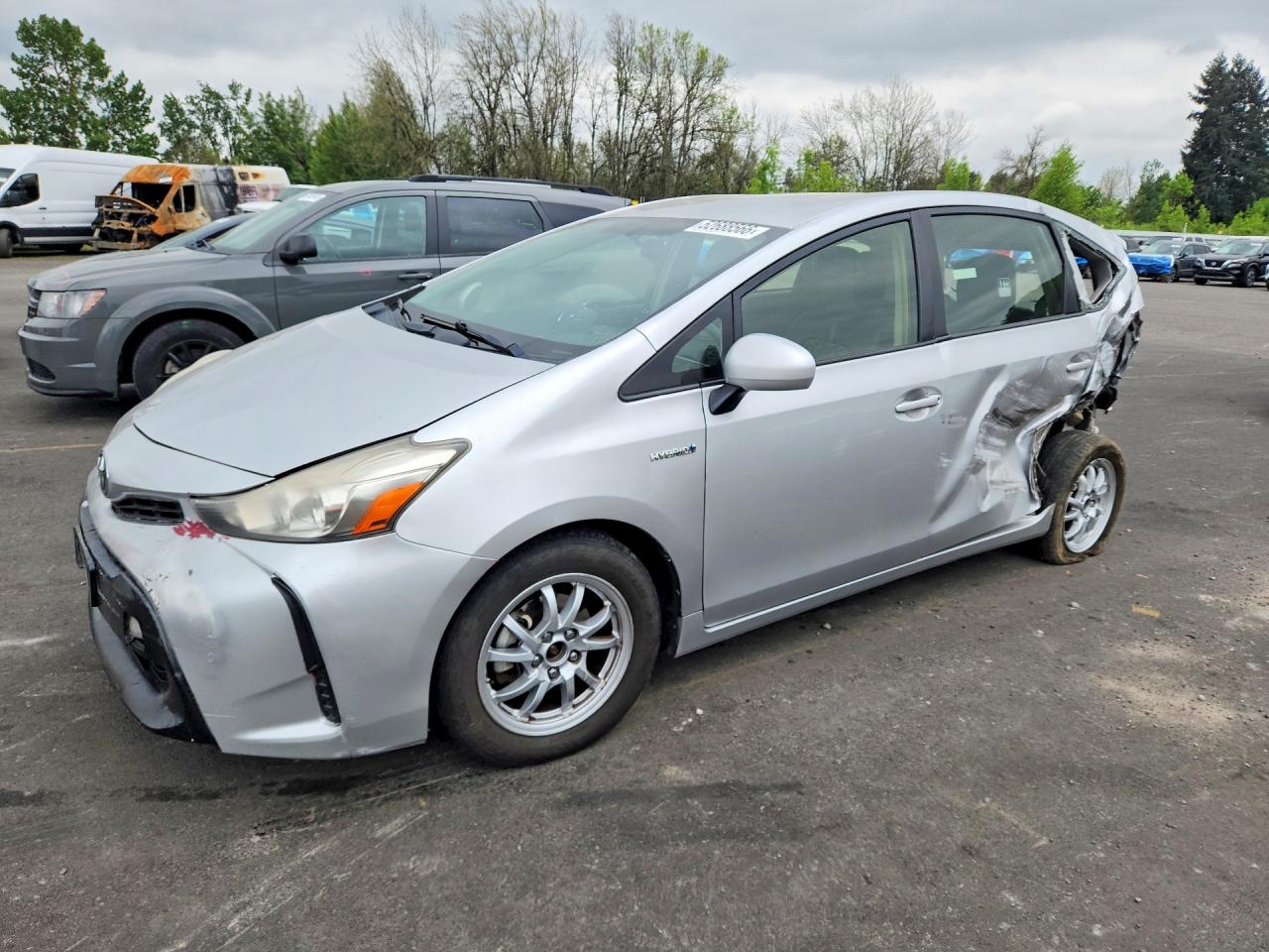 Salvage Toyota Prius v Image