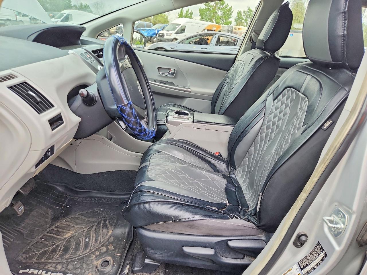 Toyota Prius v Two