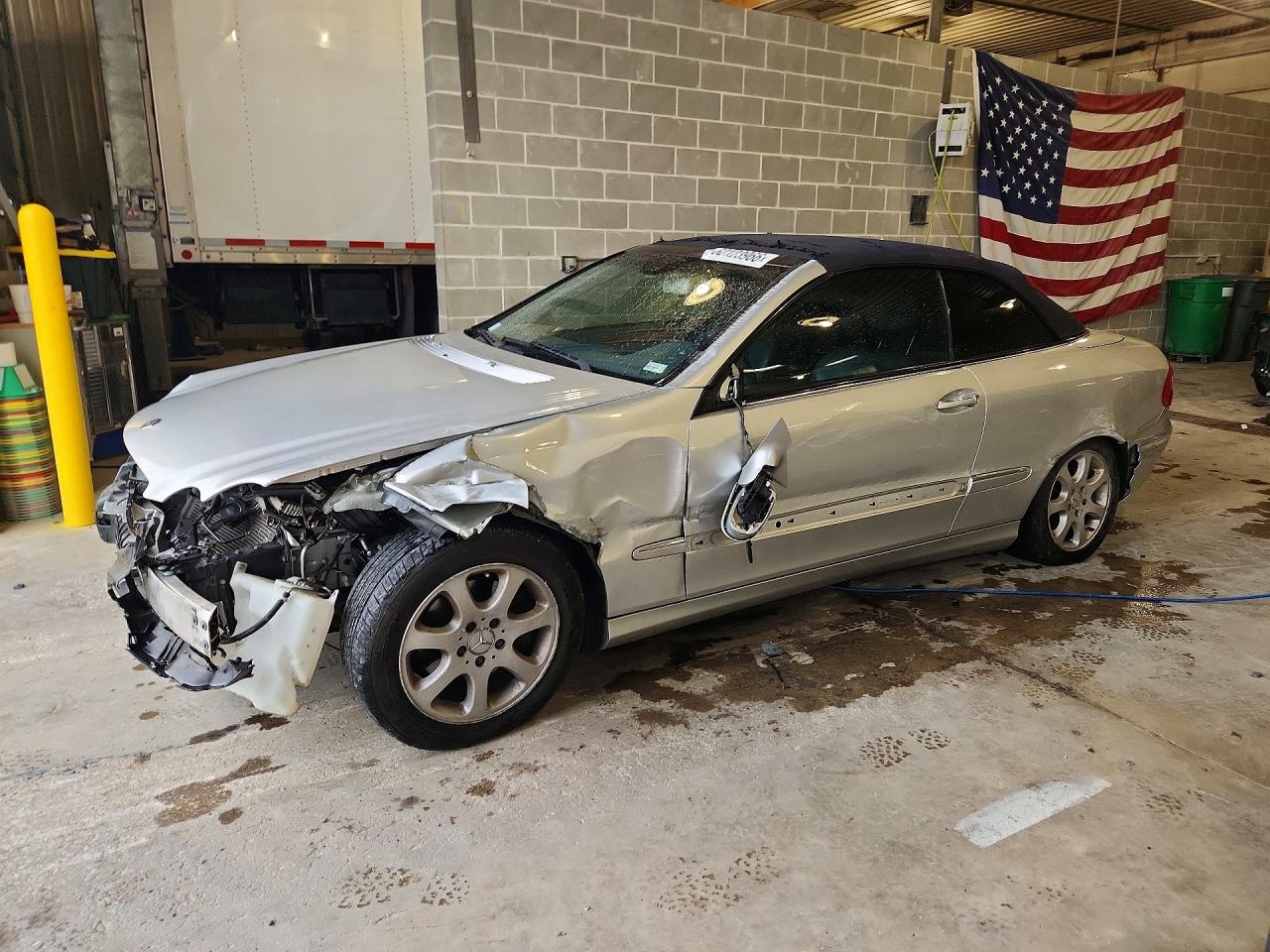 Salvage Mercedes-Benz Clk-class Image