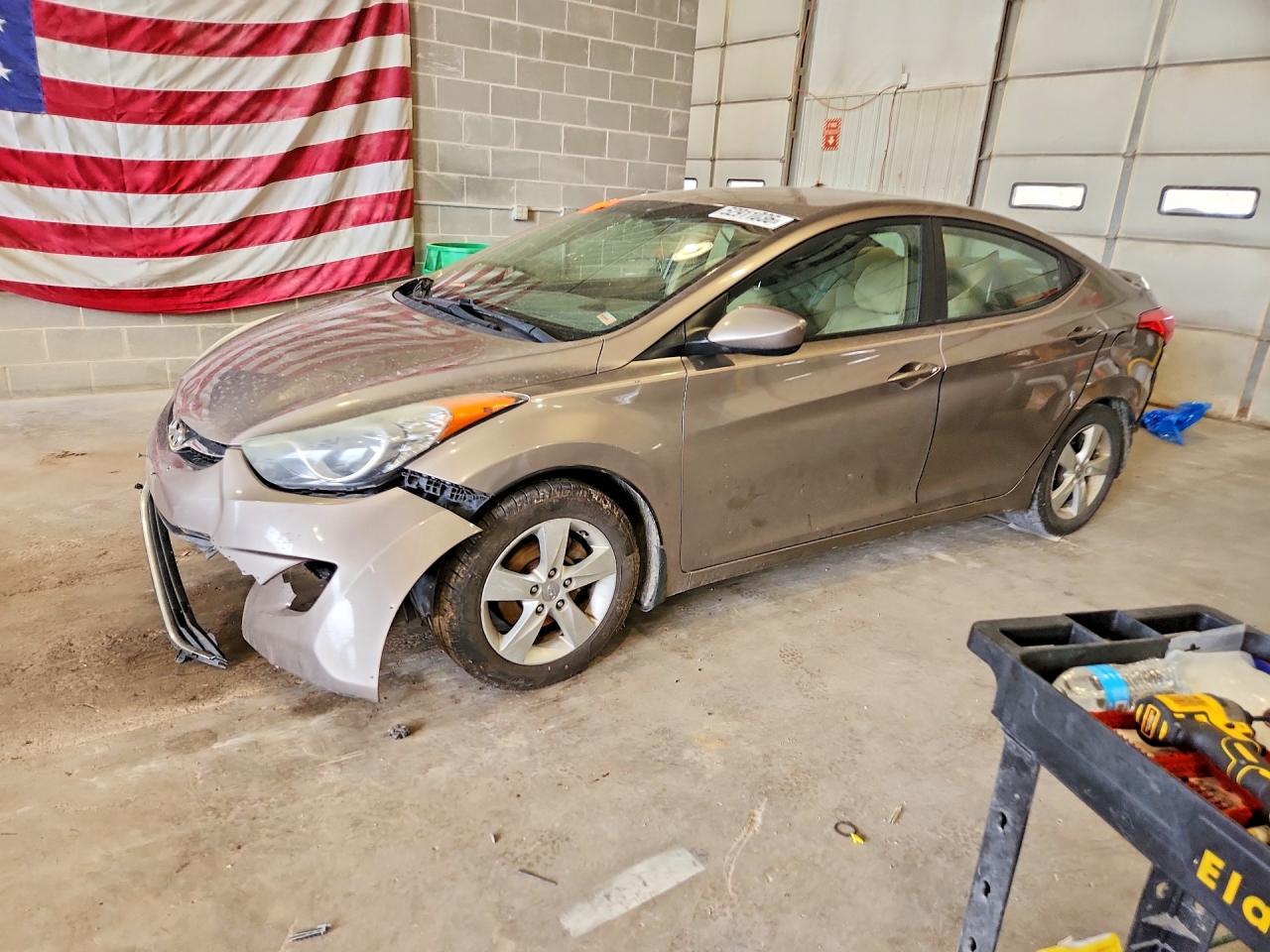 Salvage Hyundai ELANTRA Image