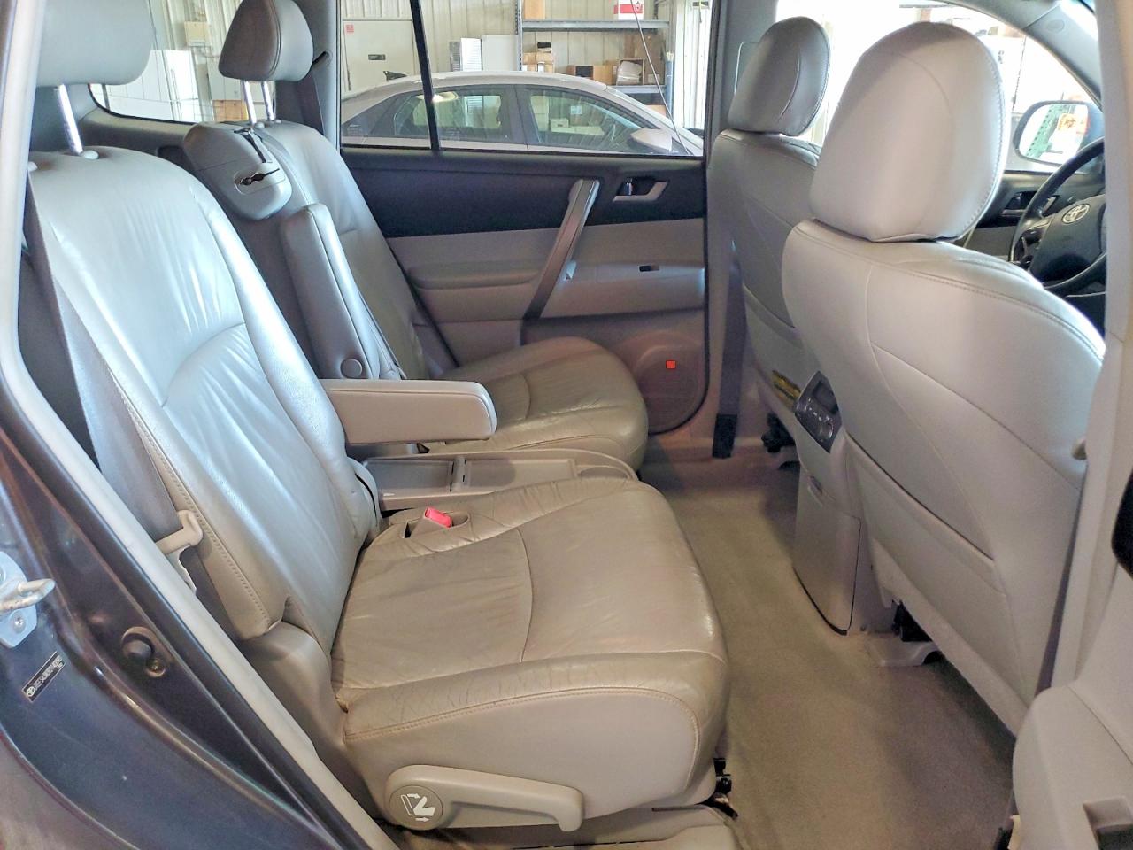 Toyota Highlander Sport