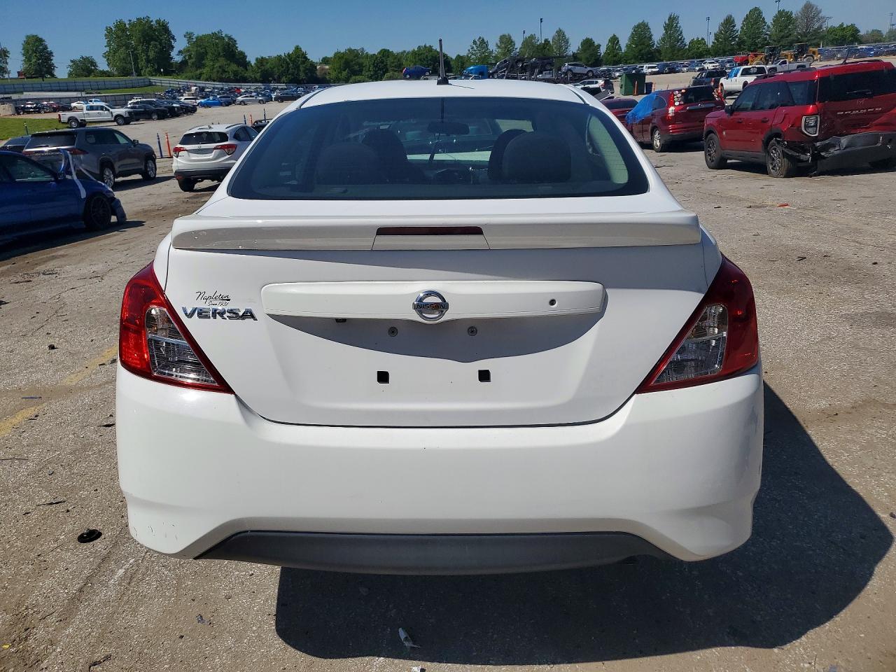 Nissan Versa S Plus