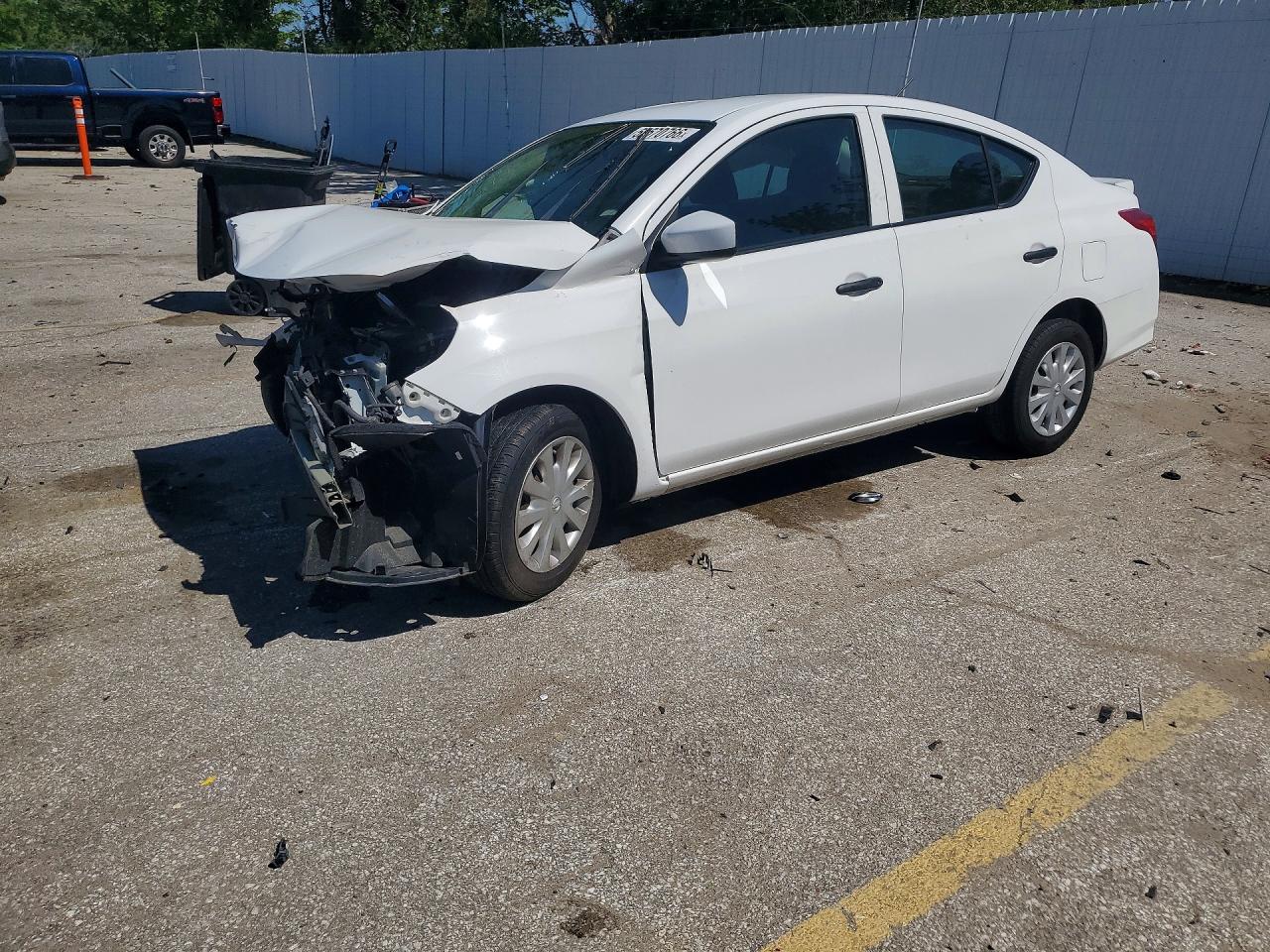 Salvage Nissan Versa Image