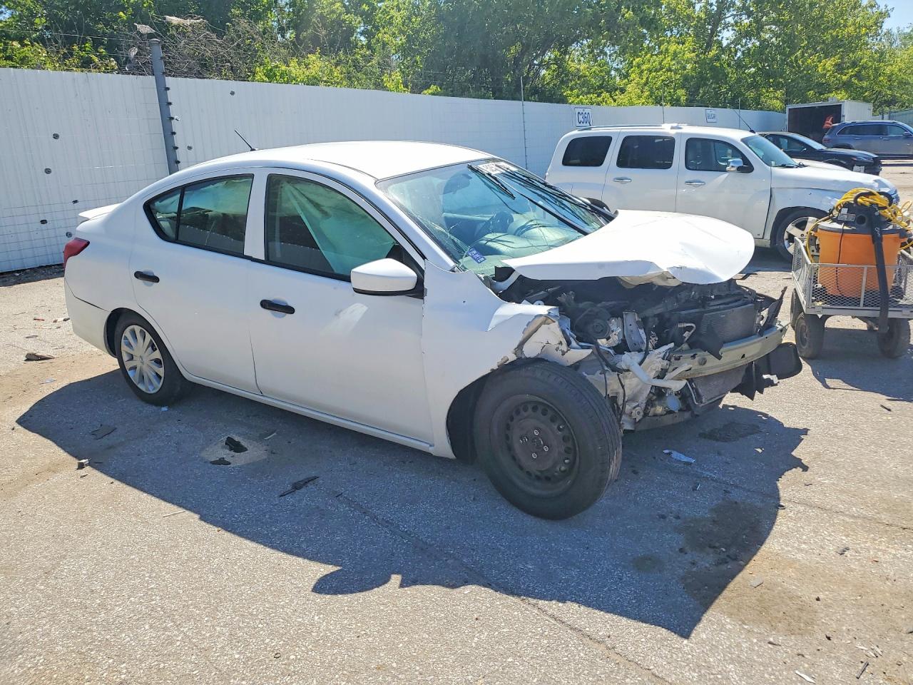 Nissan Versa S Plus