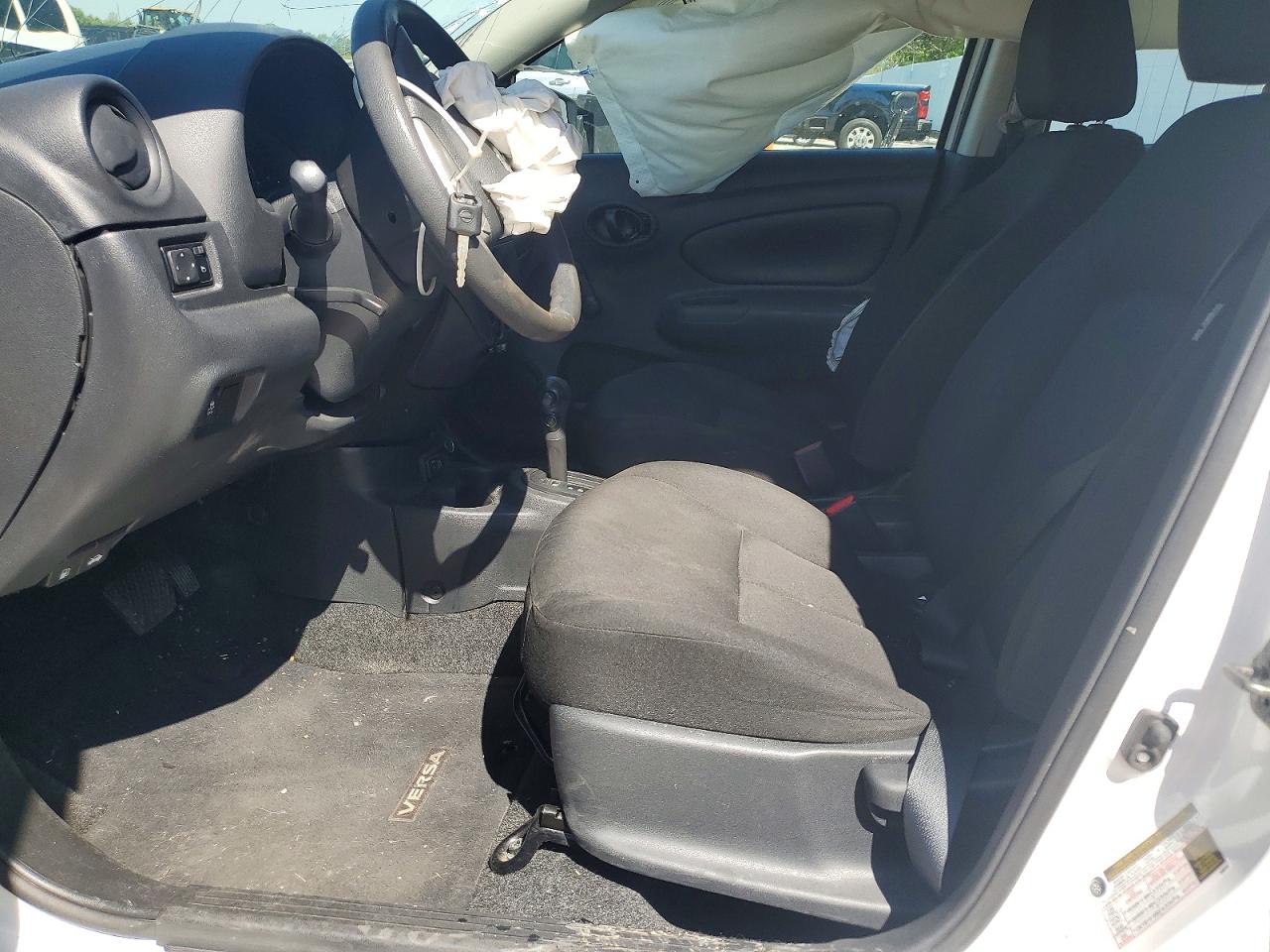 Nissan Versa S Plus
