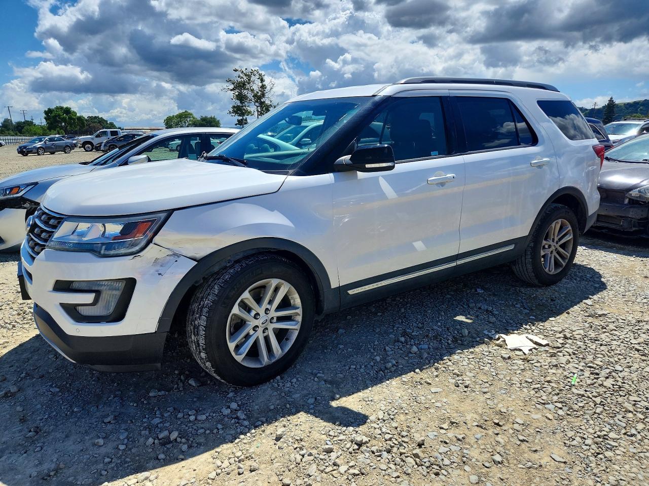 Salvage Ford Explorer Image
