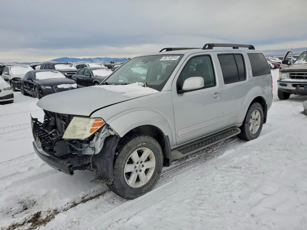 Salvage Nissan Pathfinder Image