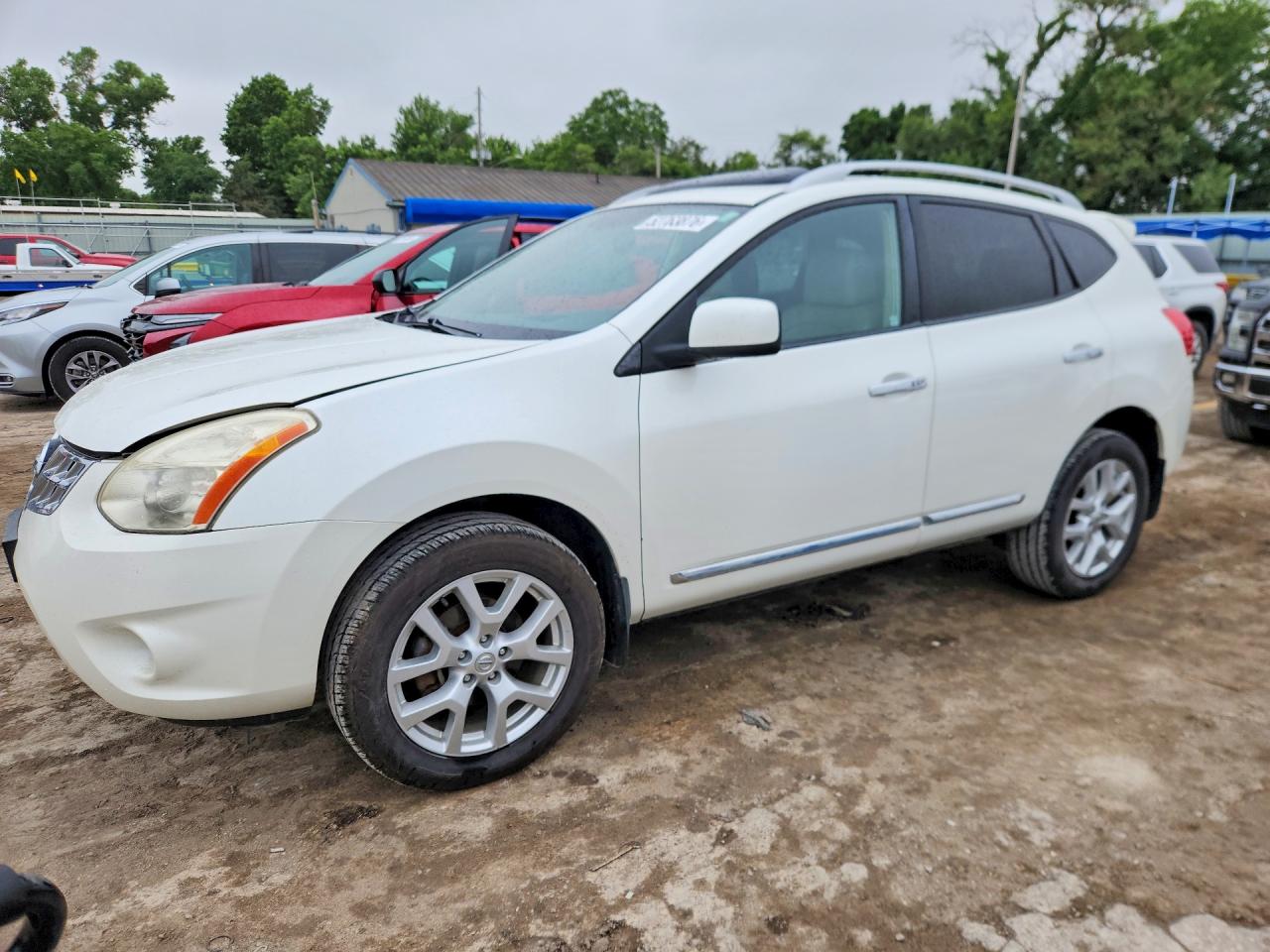 Salvage Nissan Rogue Image