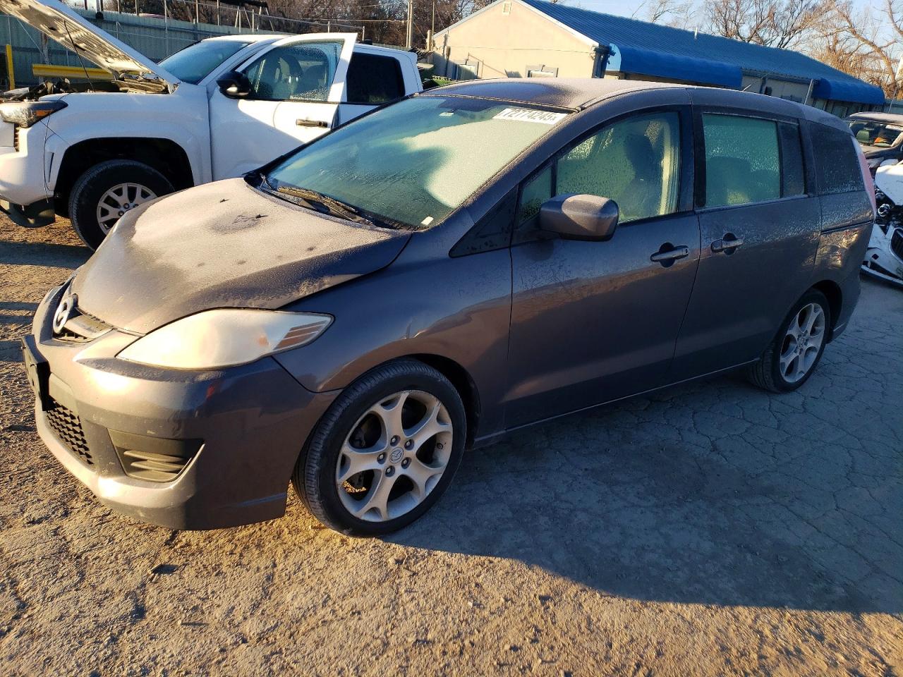 Salvage Mazda 5 Image