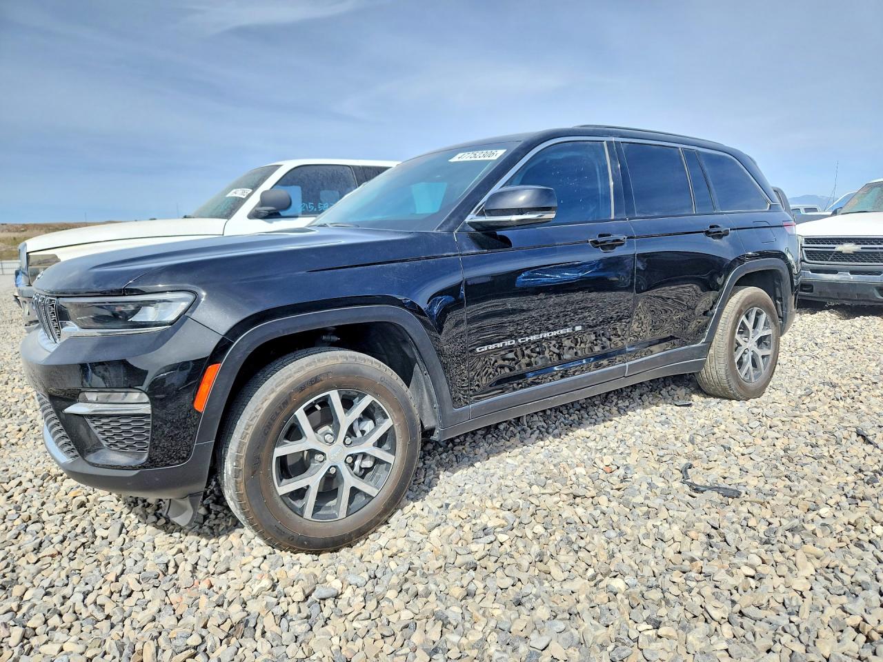 Salvage Jeep Cherokee Image
