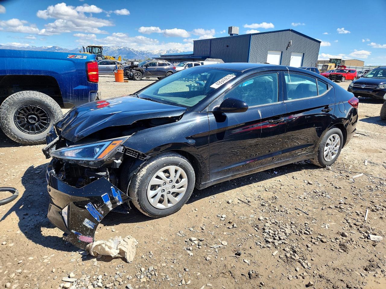 Salvage Hyundai ELANTRA Image