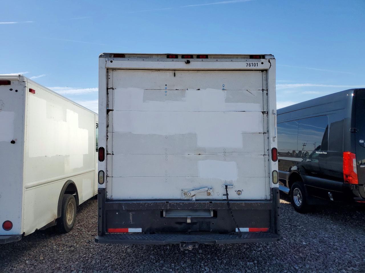 Ford Econoline E350 Super Duty Cutaway Van