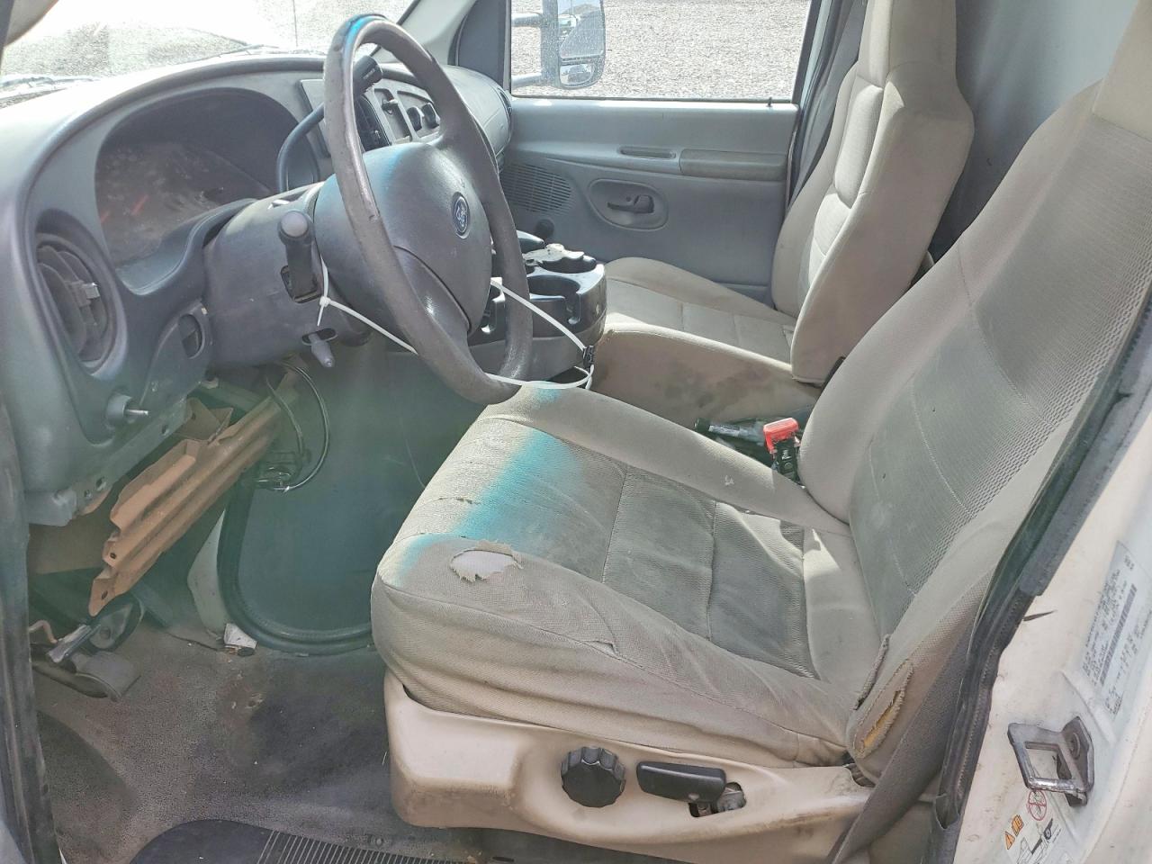 Ford Econoline E350 Super Duty Cutaway Van