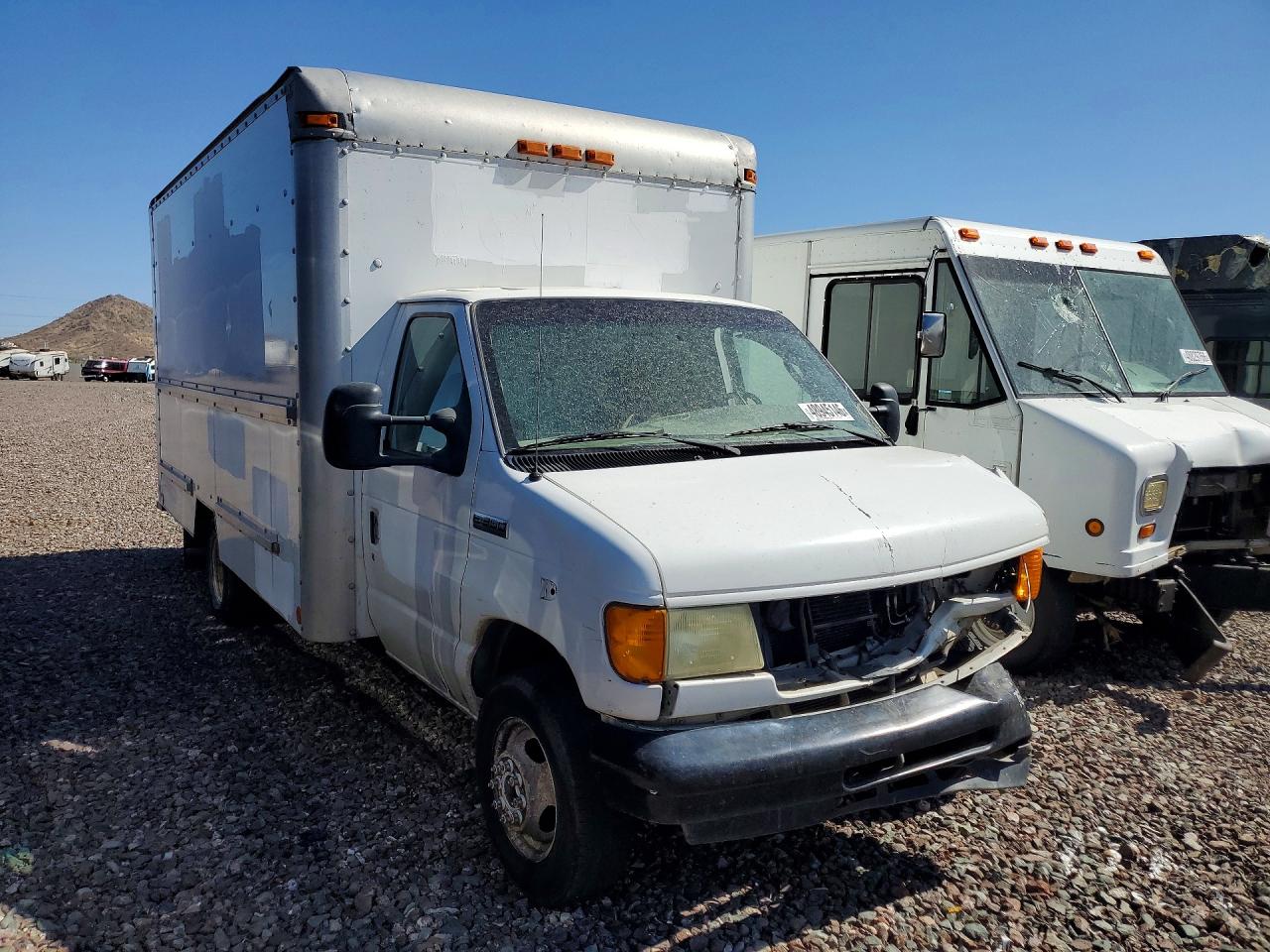 Ford Econoline E350 Super Duty Cutaway Van