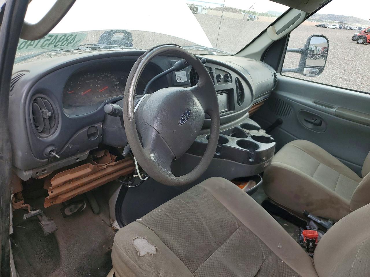 Ford Econoline E350 Super Duty Cutaway Van