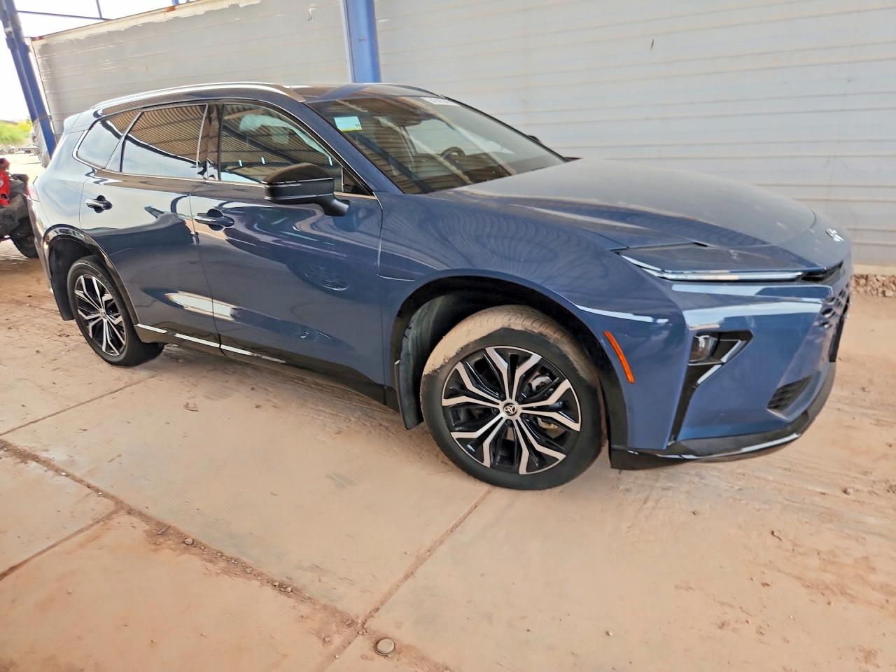Toyota Crown Signia Xle