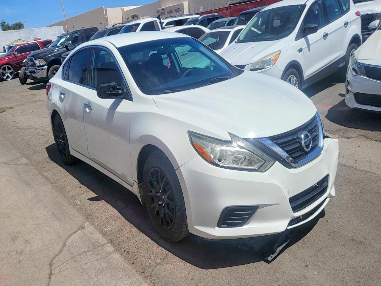 Salvage Nissan Altima Image