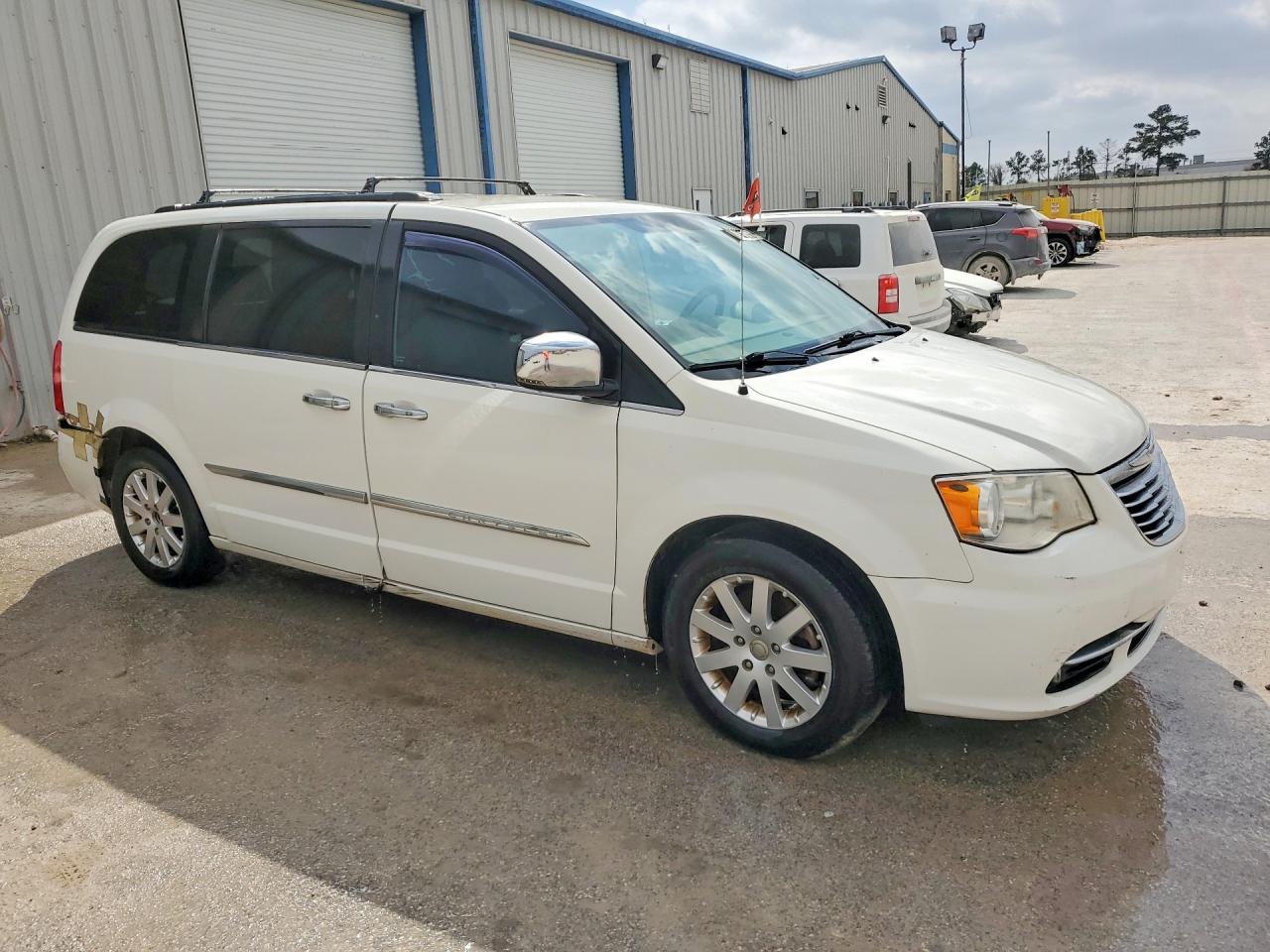 Salvage Chrysler Minivan Image