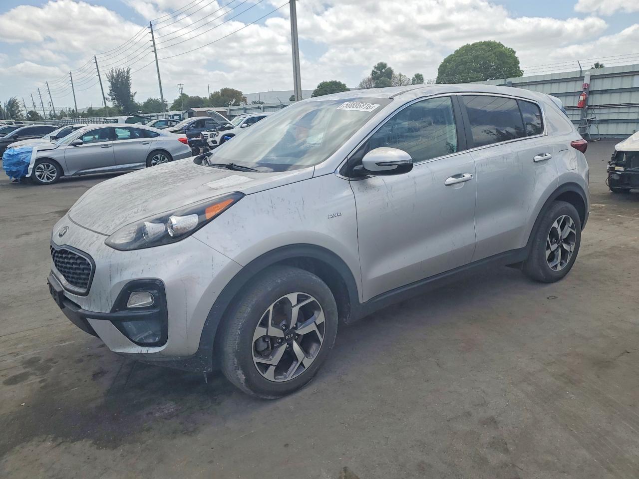 Salvage Kia Sportage Image